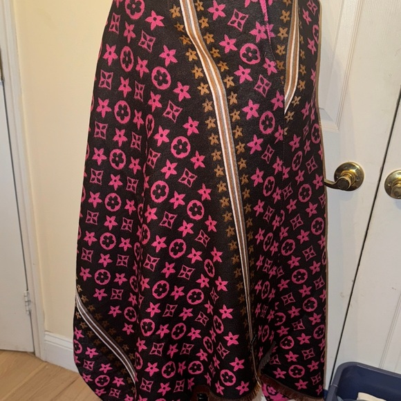 Pink Patterned Shawl - Picture 10 of 15